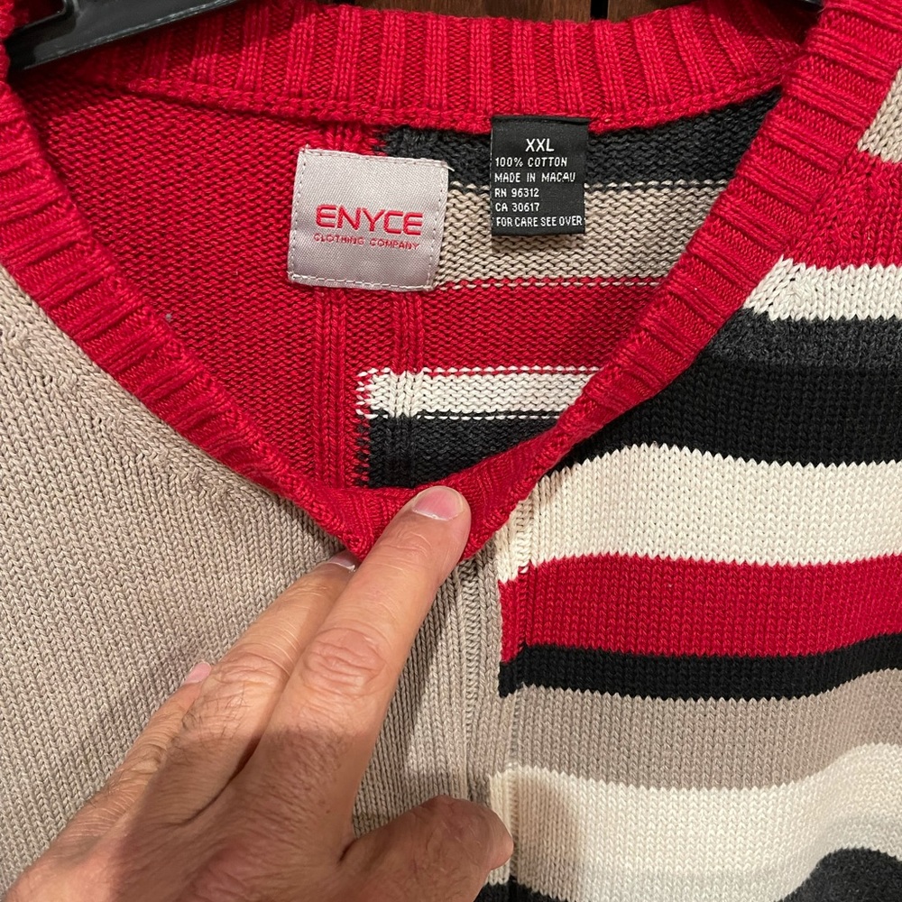 Unique Sweater - Picture 4 of 4